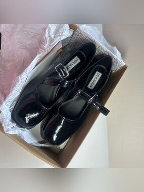 Steve Madden Black Patent Mary Jane Flats with Buckle Strap